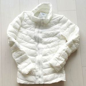 NWOT packable Gap water resistant puffer white xs